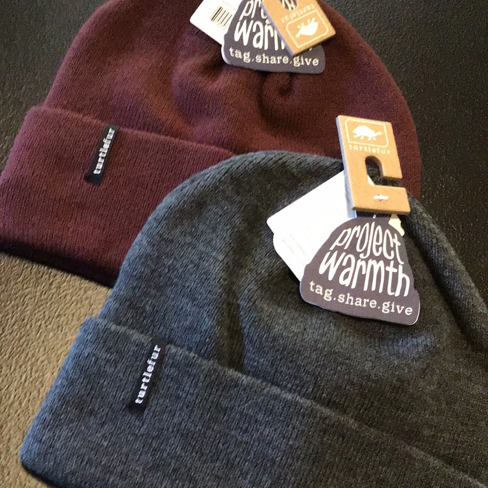 Turtle Fur Explorer Knit Beanies in Burgundy and Gray- Set of 2 NEW WITH TAGS - Picture 4 of 4